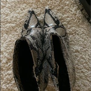 J. Renee ankle boots w/matching purse